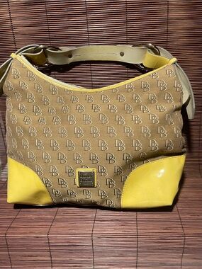 Authentic Dooney & Bourke Signature Monogram Hobo Sac/Jacquard/Canvas Body “Sun”